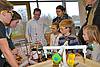 WN-Online vom 18.01.2016: Die jungen Forscher sammelten bei der Destillation von Rotwein erste Experimentiererfahrungen. Nikita (kleines Bild) ließ es am Schlagzeug richtig krachen. Foto: hha