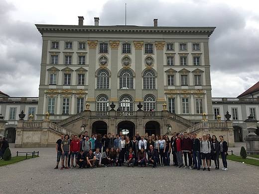 Gruppenfoto vor dem Schloss Nymphenburg